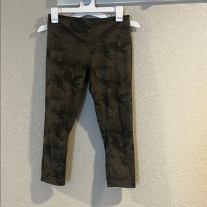 Lulu  Camouflage capri Leggings